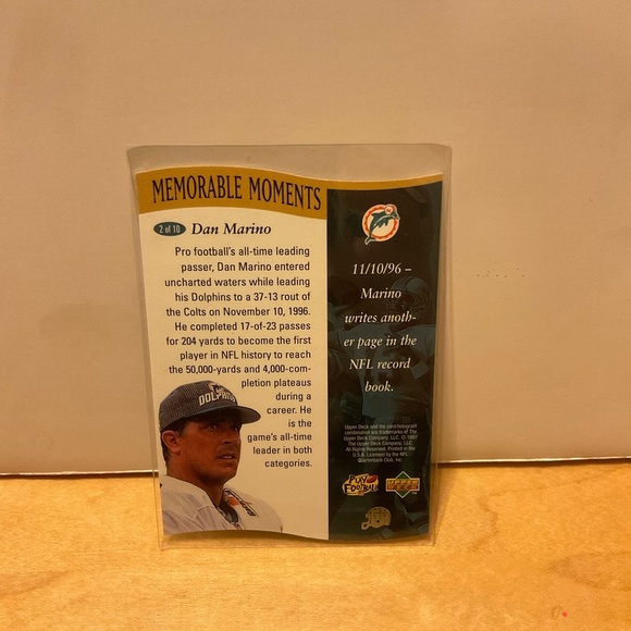 MEMORABLE MOMENTS DAN MARINO UPPER DECK IN SLEEVE 9/10 PERFECT CONDITION NO WEAR - Picture 2 of 2